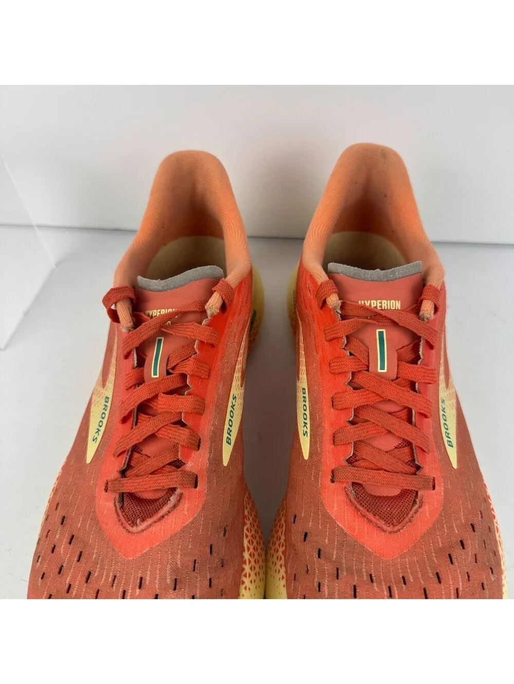 Brooks Hyperion Tempo Womens Size 8.5 B Coral Cream Running Shoes 1203281B786